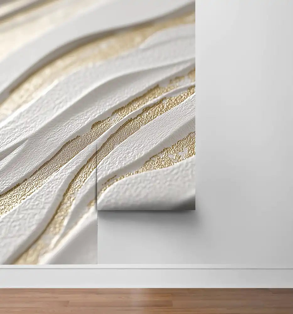 Elegant textured wallpaper with wavy white and gold patterns, ideal for stylish interior decor.