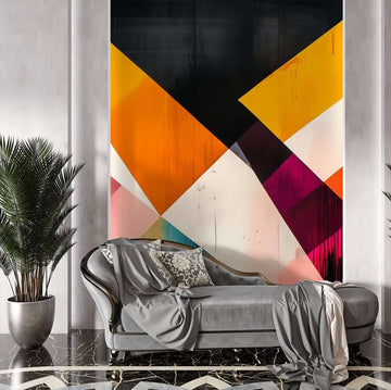 фототапет геометричен експресионизъм кехлибар пурпур на стената, динамични триъгълни форми и наситени цветове