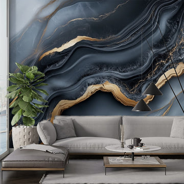 Фототапет дълбоко син мрамор с златни акценти на стената в модерна дневна.