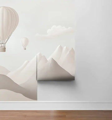 Фототапет с цветни балони над планини и облаци за детска стая, вдъхновяващ мечтателност и свобода.